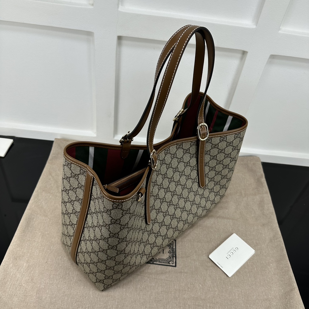 Gucci Emblem Medium Canvas Replica Bags