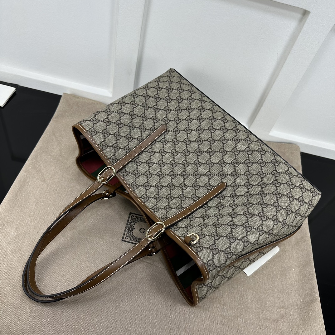 Gucci Emblem Medium Canvas Replica Bags