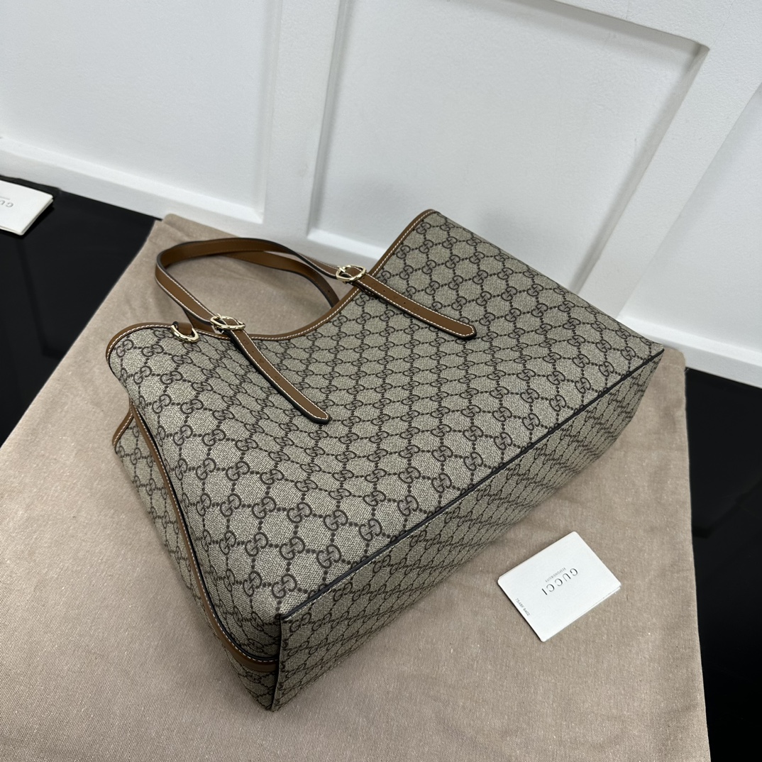 Gucci Emblem Medium Canvas Replica Bags