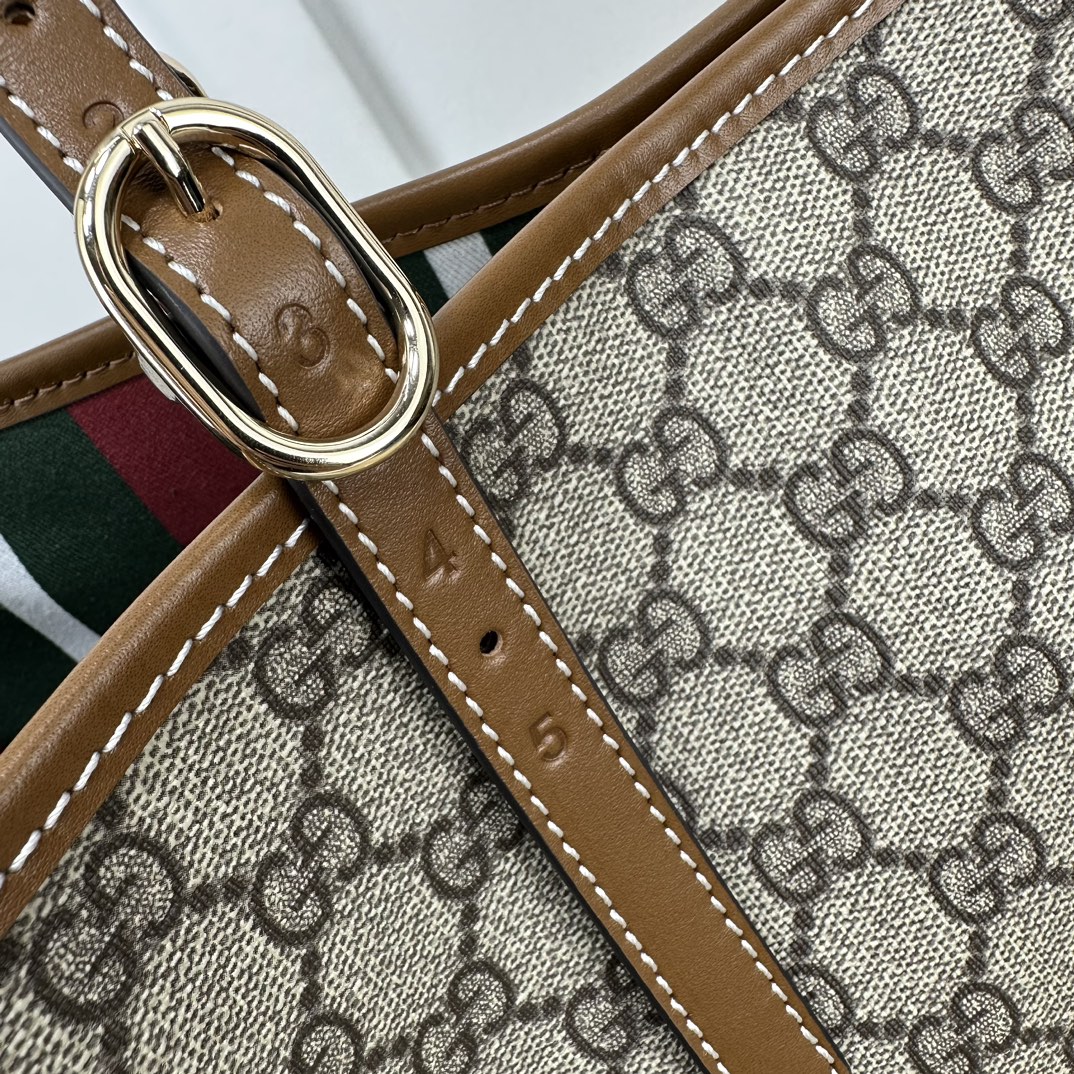 Gucci Emblem Medium Canvas Replica Bags