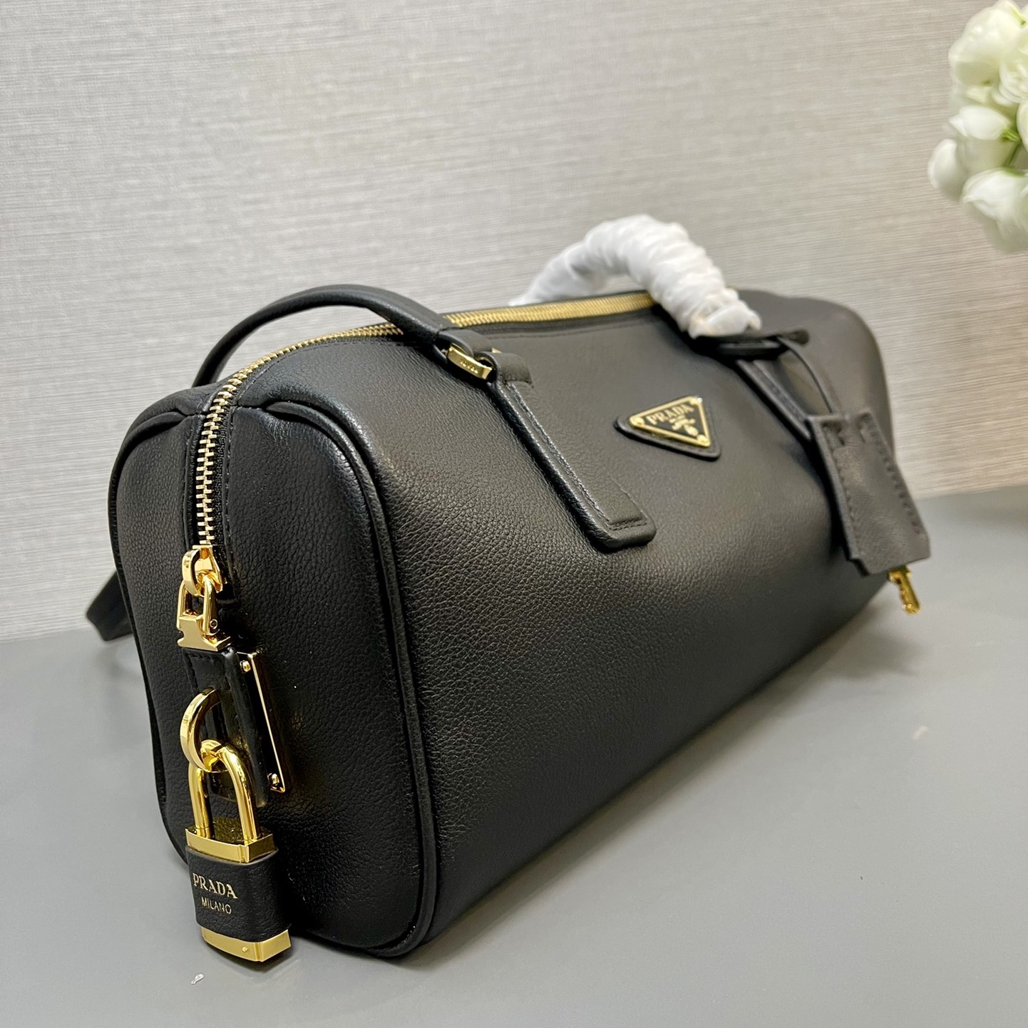 Prada Handbags Medium Leather Replica Bags