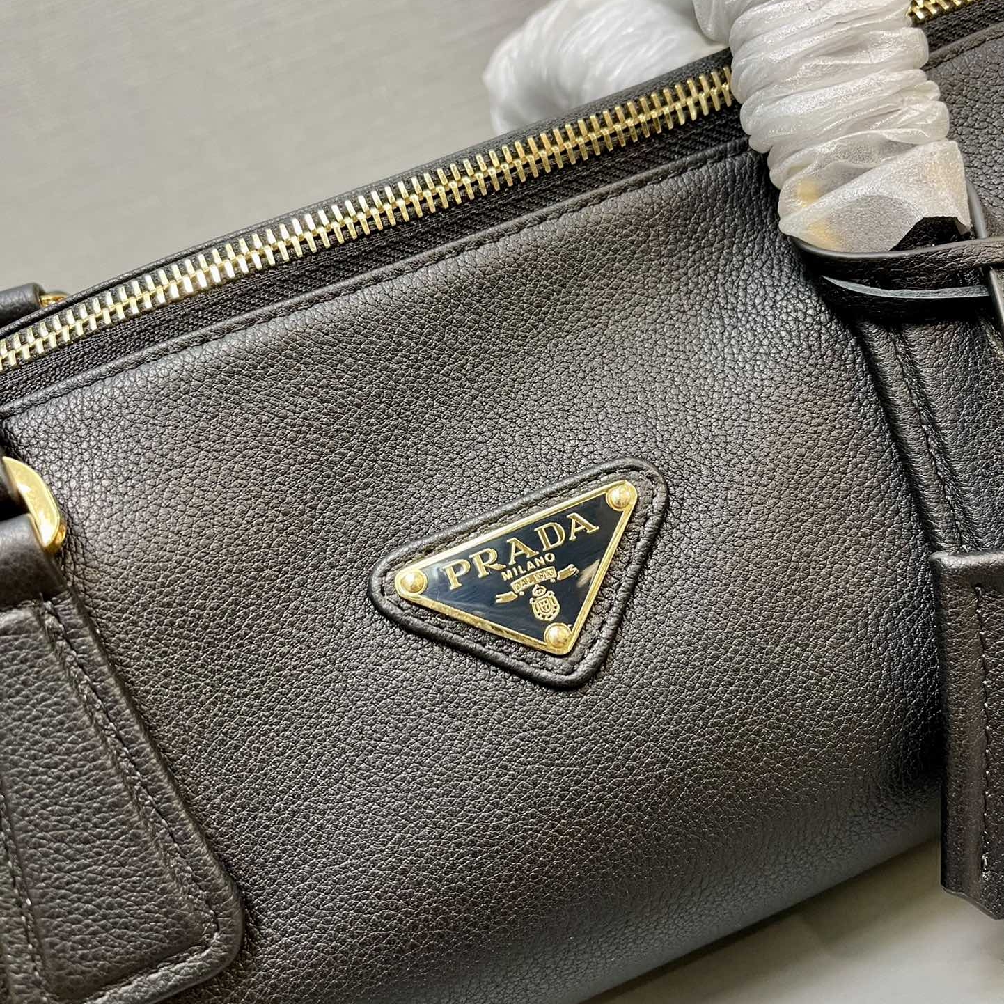 Prada Handbags Medium Leather Replica Bags