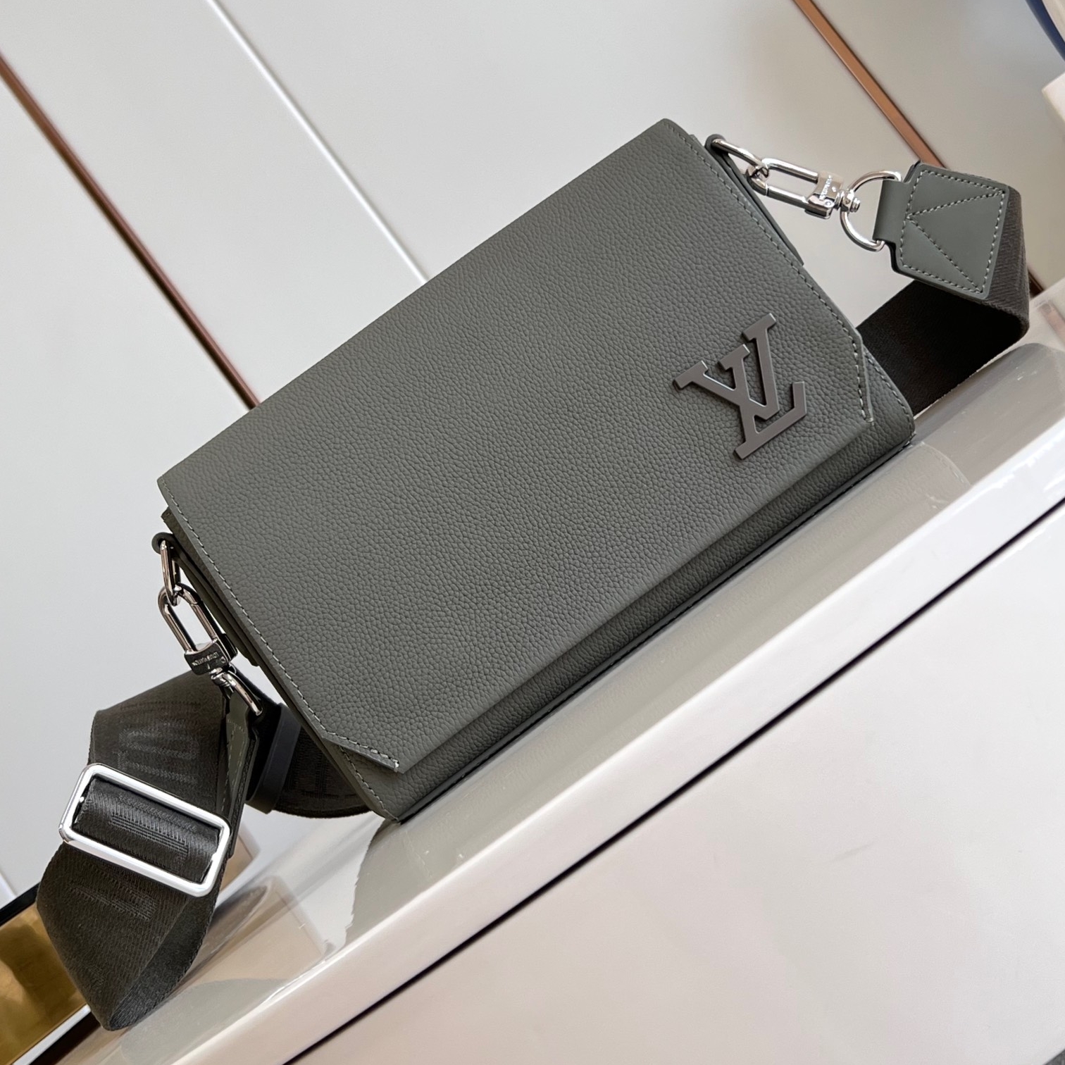 LV Takeoff Mssenge PM Small Cowhide Replica Bags Louis Vuitton