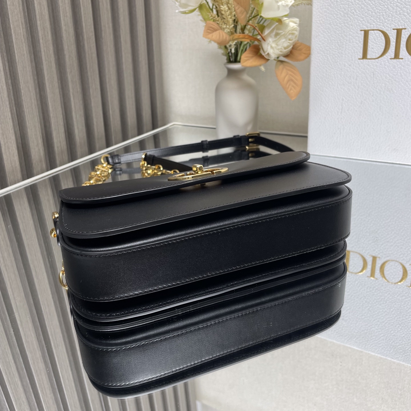 Dior 30 Montaigne Avenue Medium Cowhide Replica Bags