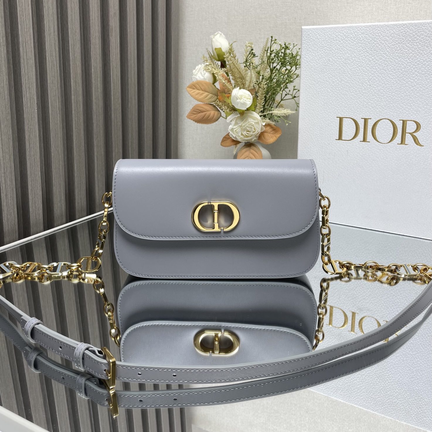 Dior 30 Montaigne Avenue Medium Cowhide Replica Bags