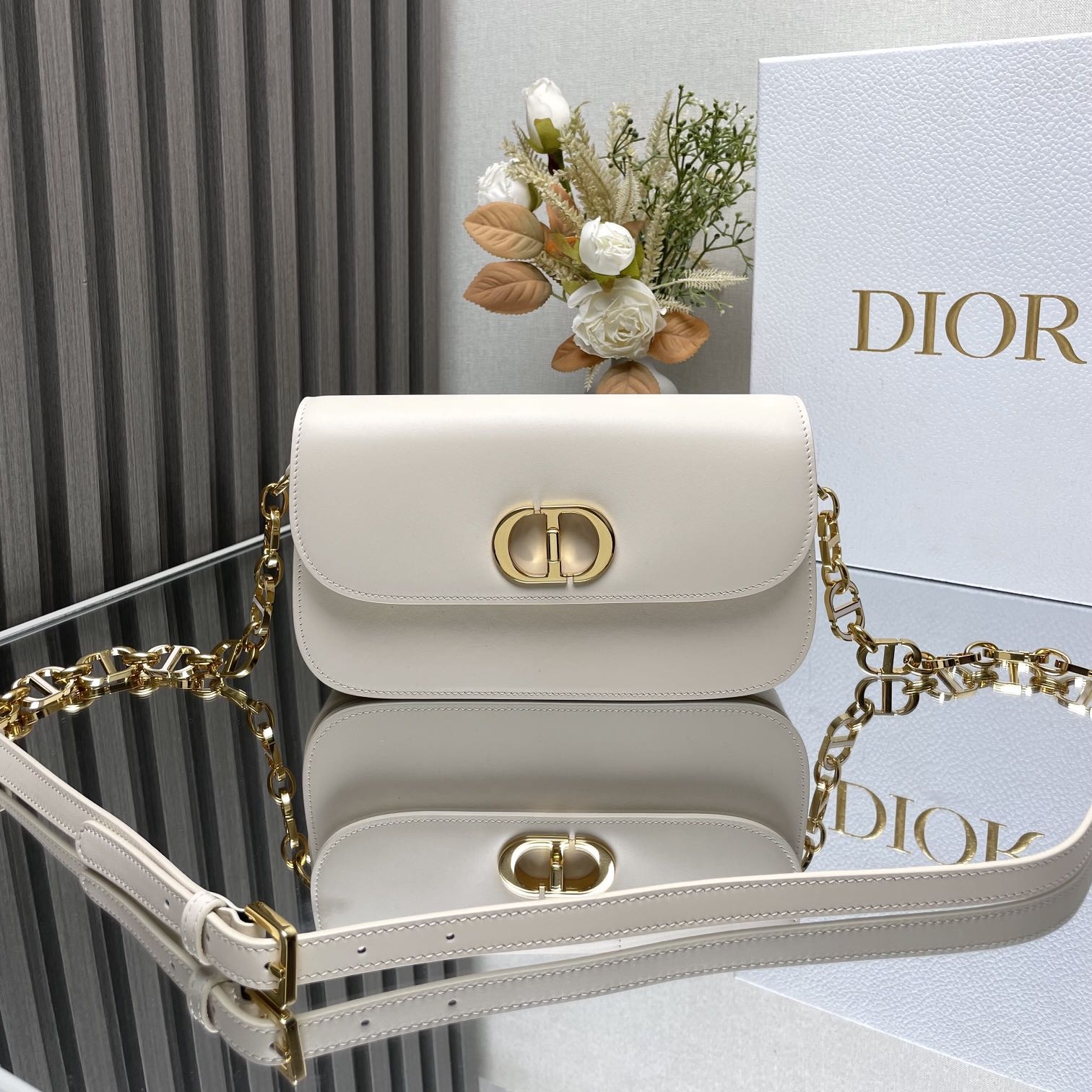 Dior 30 Montaigne Avenue Medium Cowhide Replica Bags