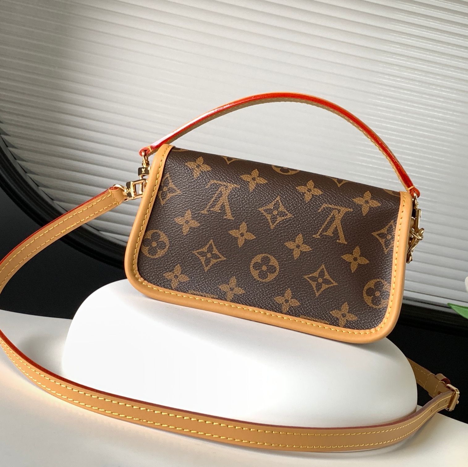 LV Diane Medium Replica Bags Louis Vuitton