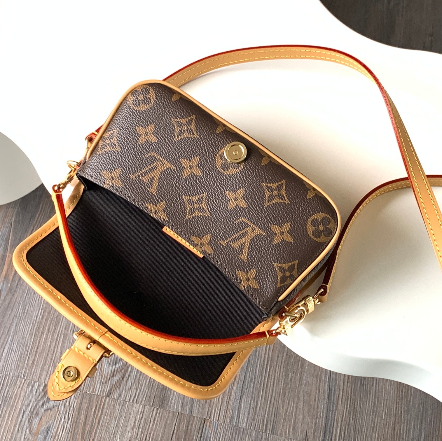 LV Diane Medium Replica Bags Louis Vuitton